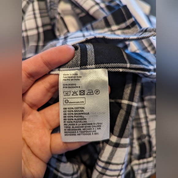 3/$20! H&M Men's Black & Blue Plaid Shirt - Picture 5 of 7